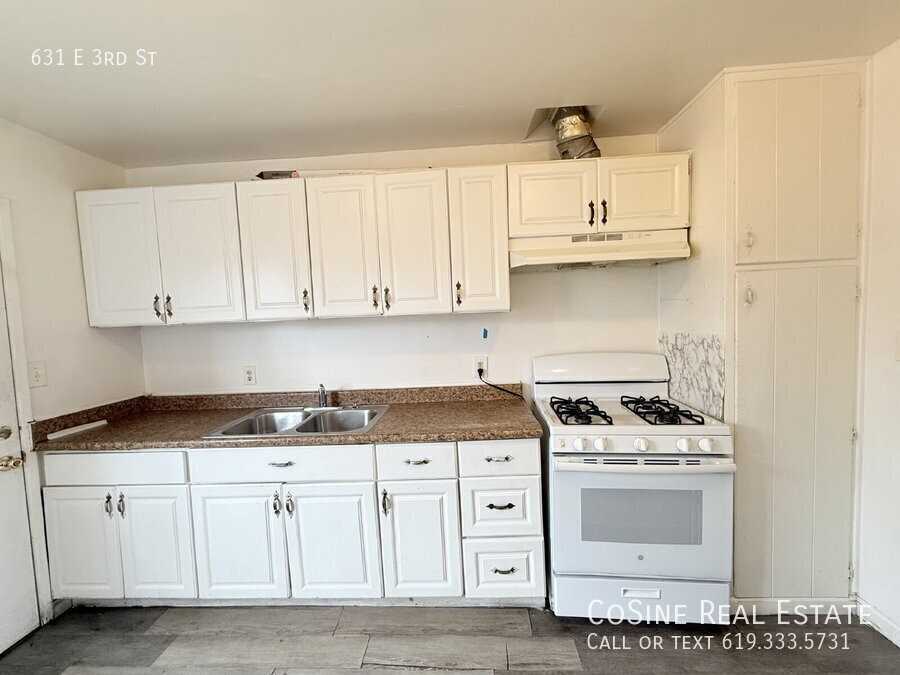 631 E 3rd St - Photo 3 of 10