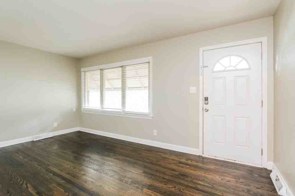 3924 Broadview Dr - Photo 5 of 18