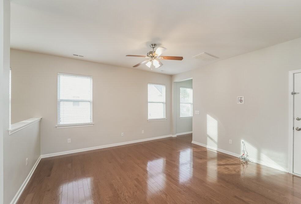 701 Hicklin Dr - Photo 7 of 20