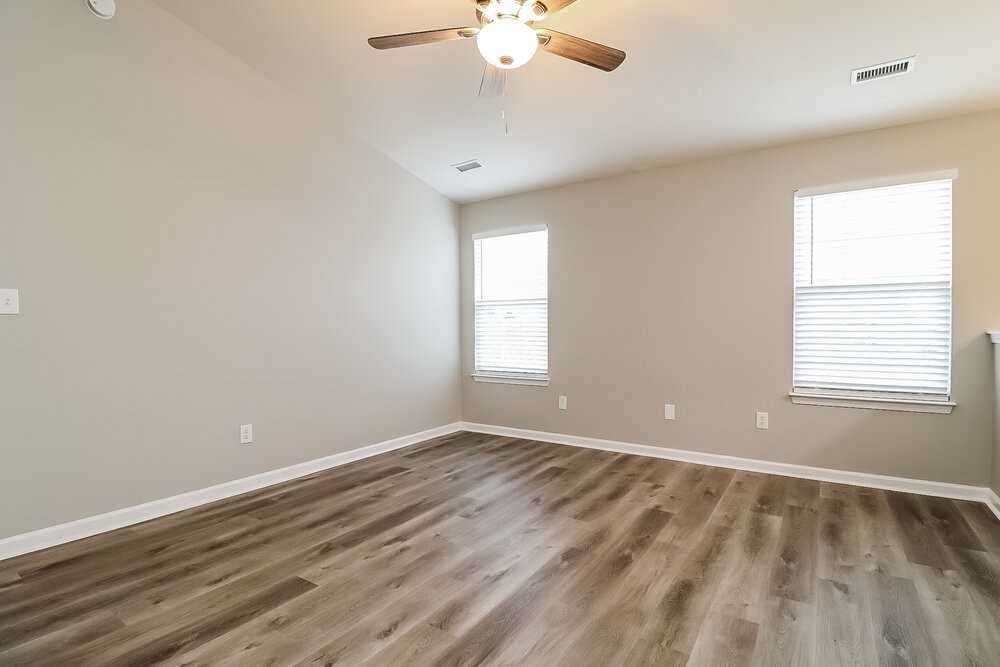 232 N Weststone Blvd - Photo 3 of 16