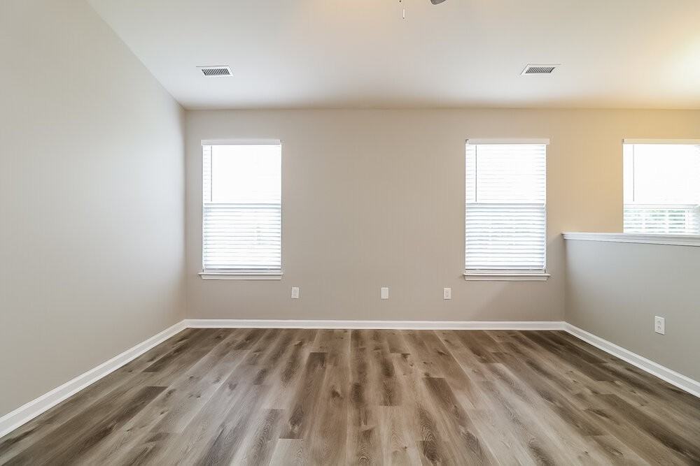 232 N Weststone Blvd - Photo 4 of 16