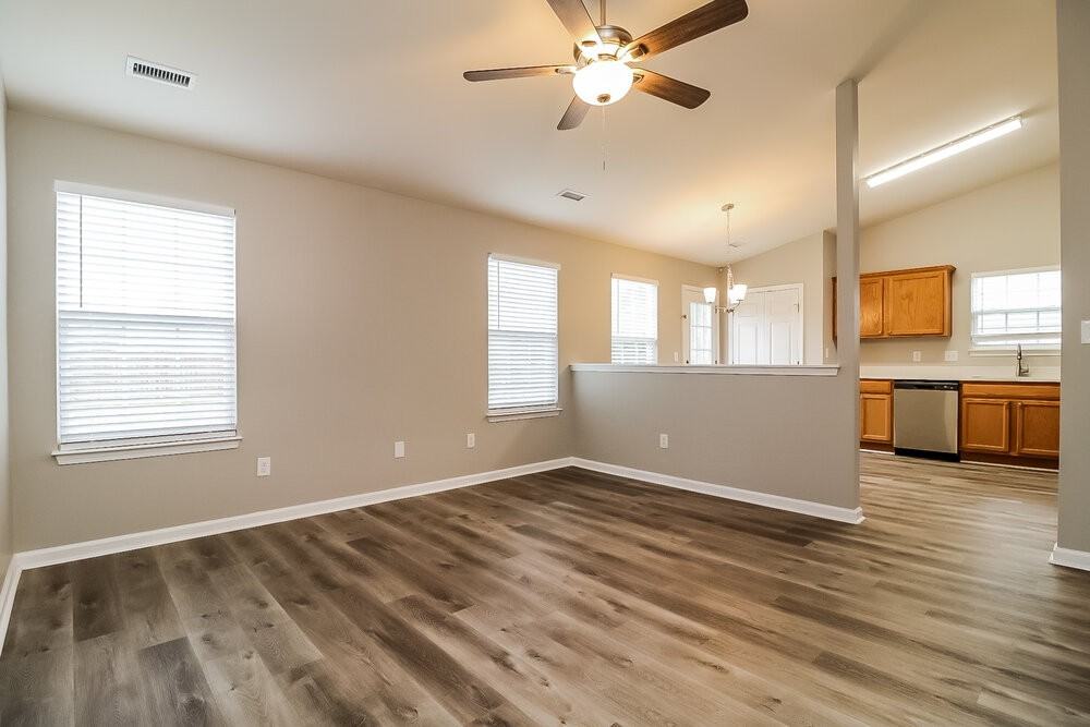 232 N Weststone Blvd - Photo 5 of 16