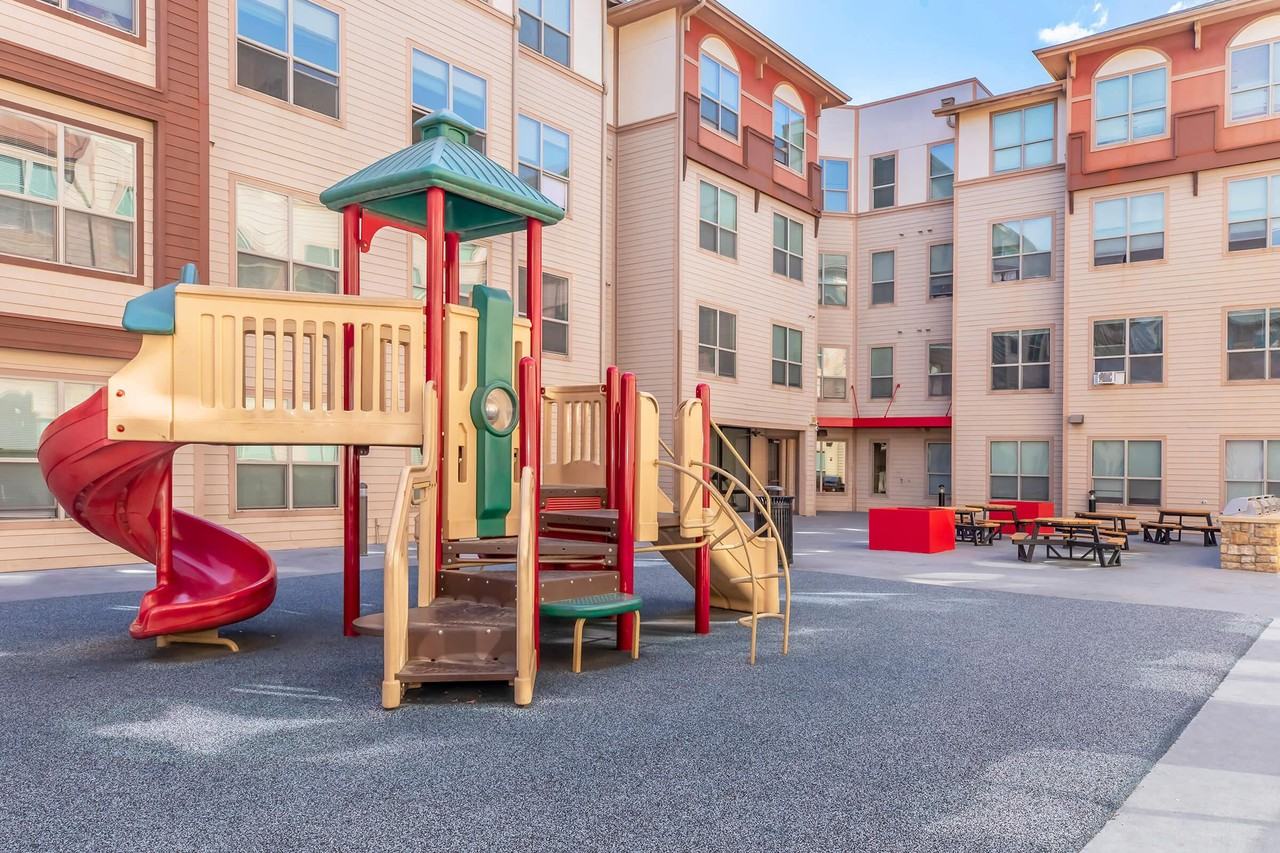 The Belleview - Photo 3 of 45