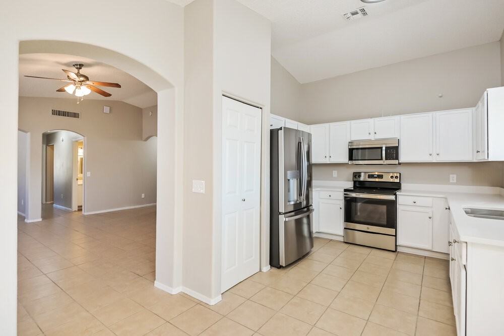 1809 W Rue De La Montagne - Photo 6 of 19