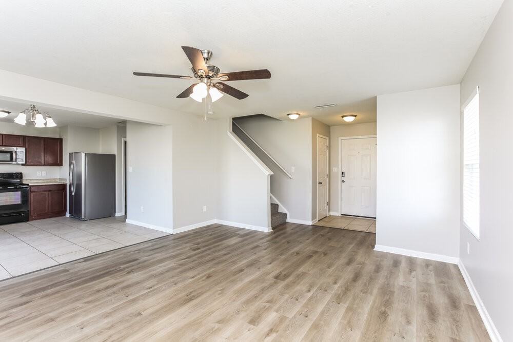 8110 Grove Berry Dr - Photo 5 of 17