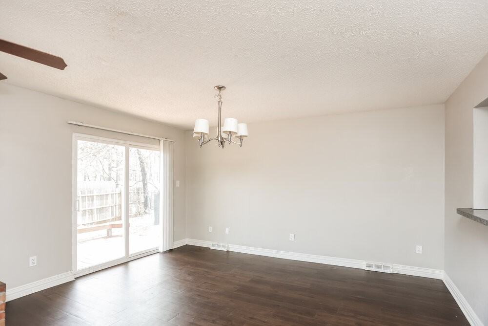 6001 Farmingdale Dr - Photo 7 of 20