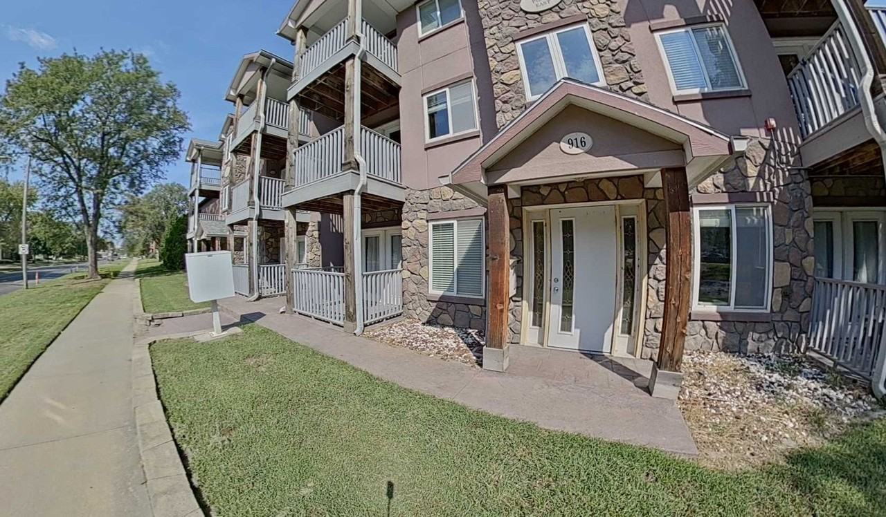 916 Bluemont Ave - Photo 4 of 7