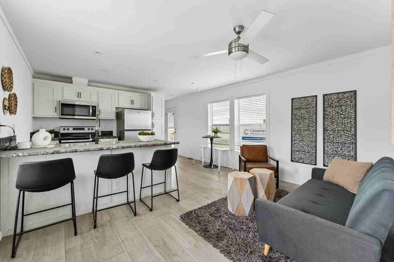 810 Nw Cedar Ave #11 - Photo 3 of 14