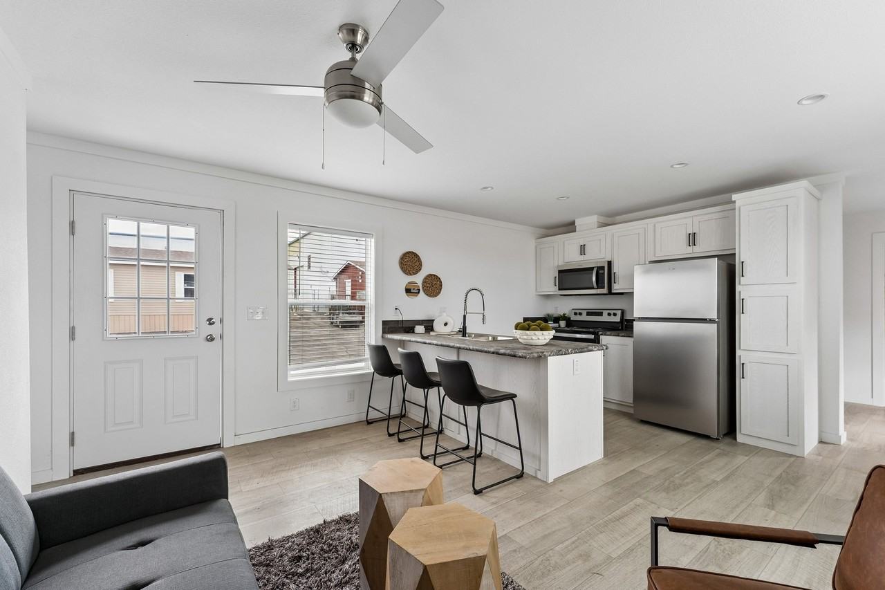 810 Nw Cedar Ave #11 - Photo 4 of 14