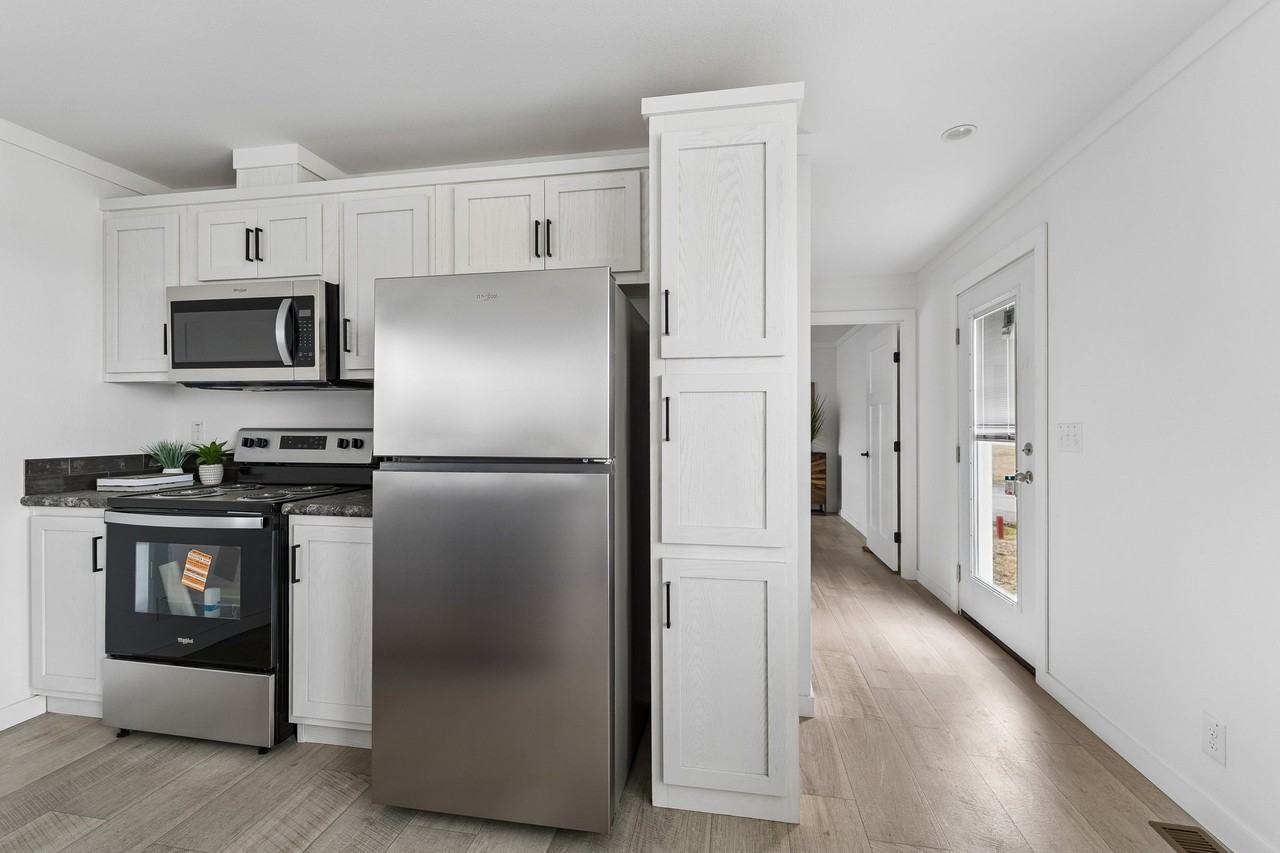 810 Nw Cedar Ave #11 - Photo 5 of 14