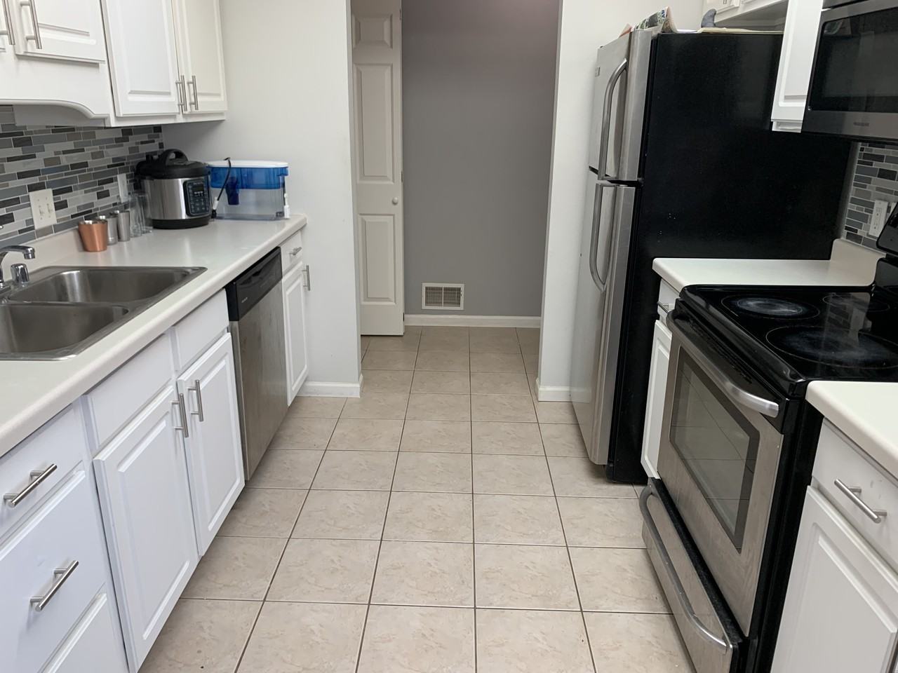 3035 Selkirk Dr #4 - Photo 5 of 24