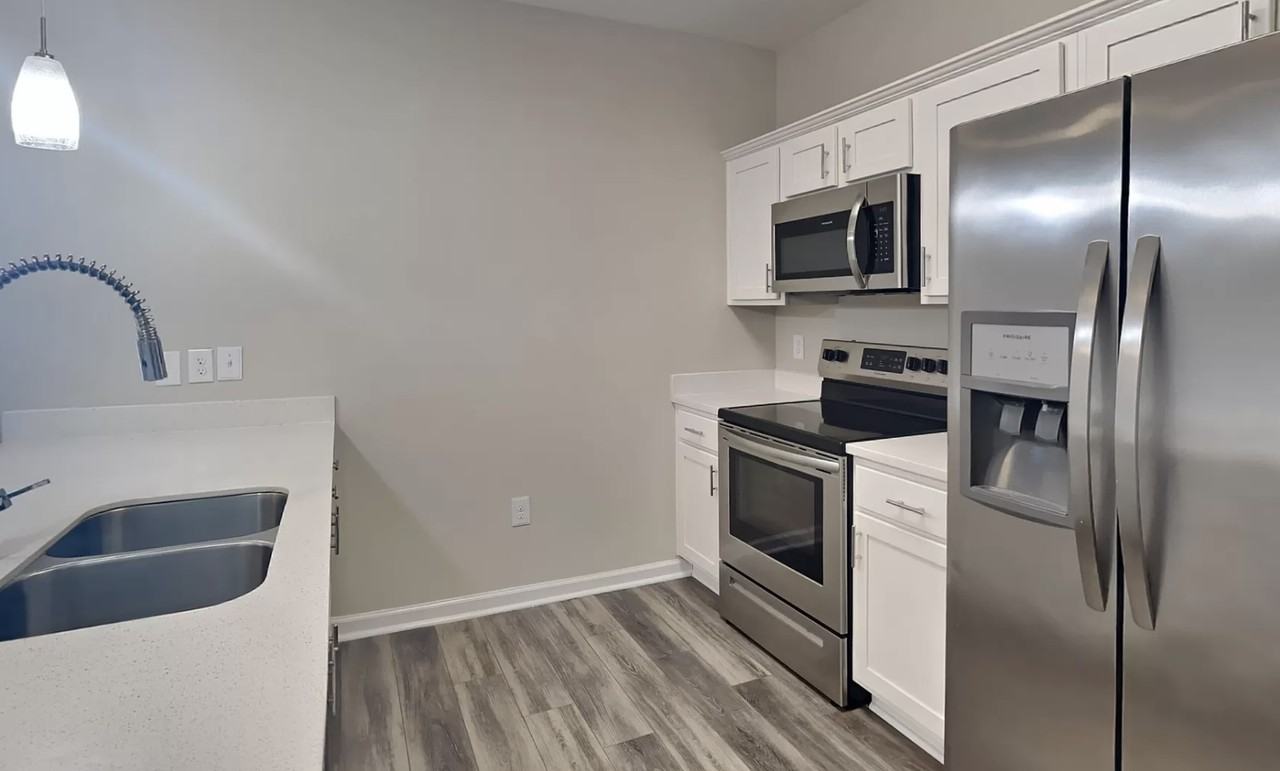 4958 Key Lime Drive #305 - Photo 5 of 12