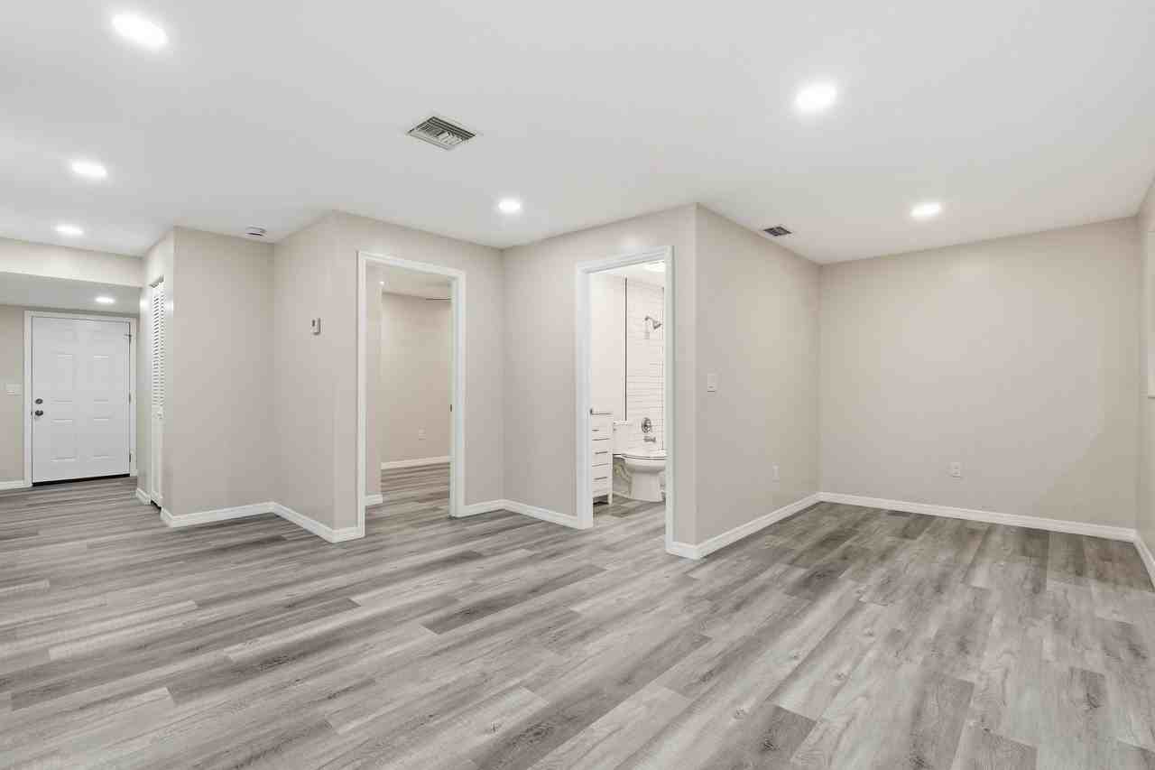 903 Vine Ave #NA - Photo 2 of 18