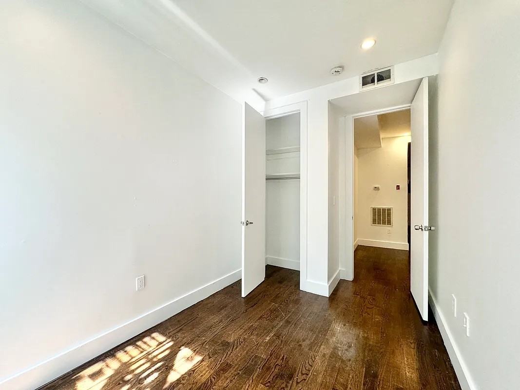 558 Kosciuszko St #8 - Photo 3 of 7