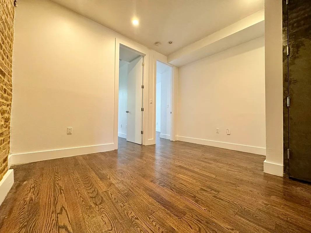 558 Kosciuszko St #8 - Photo 5 of 7