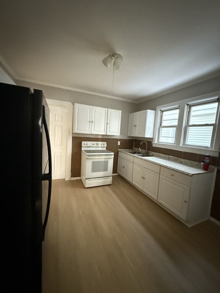 32 Elm Street #NA - Photo 4 of 8