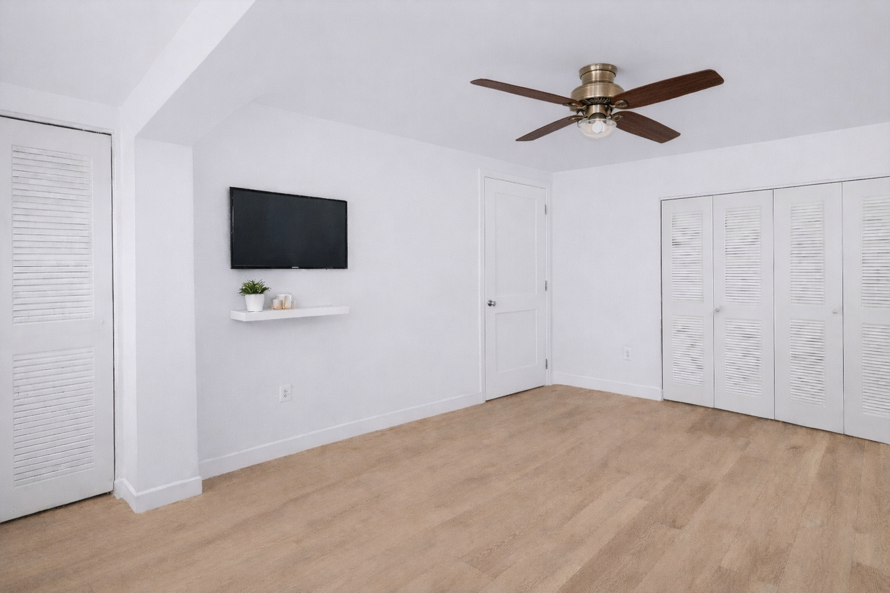 10922 Southwest 25th Street #NA - Photo 5 of 8