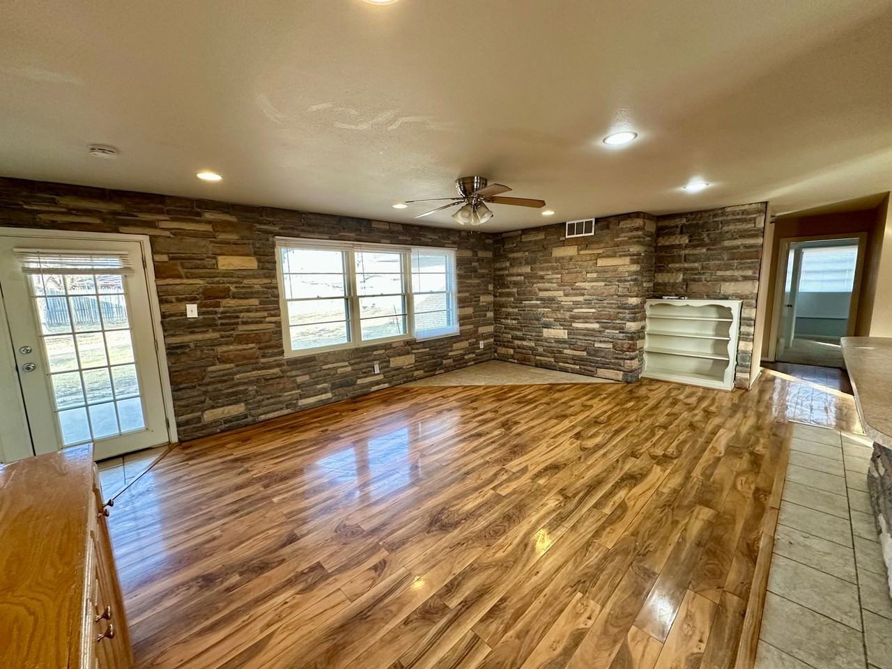 5002 46th St - Photo 2 of 15