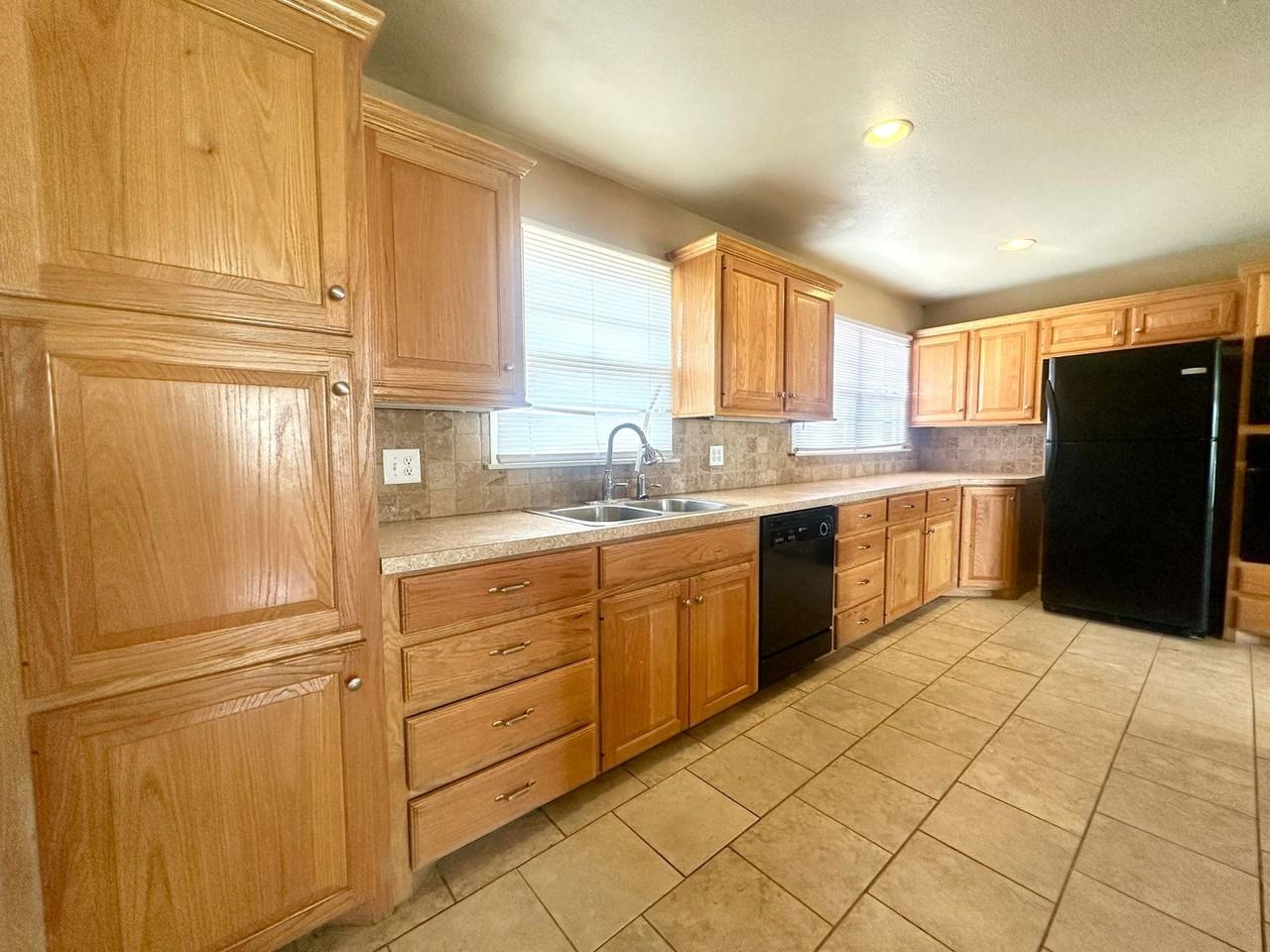 5002 46th St - Photo 3 of 15