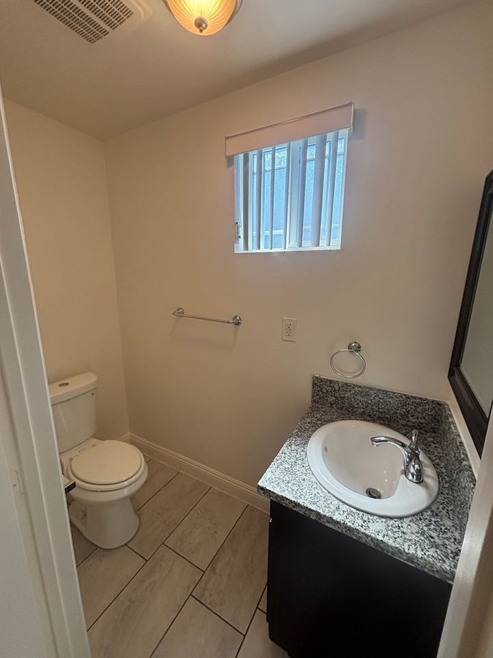 846 West 78th Street - Photo 5 of 15