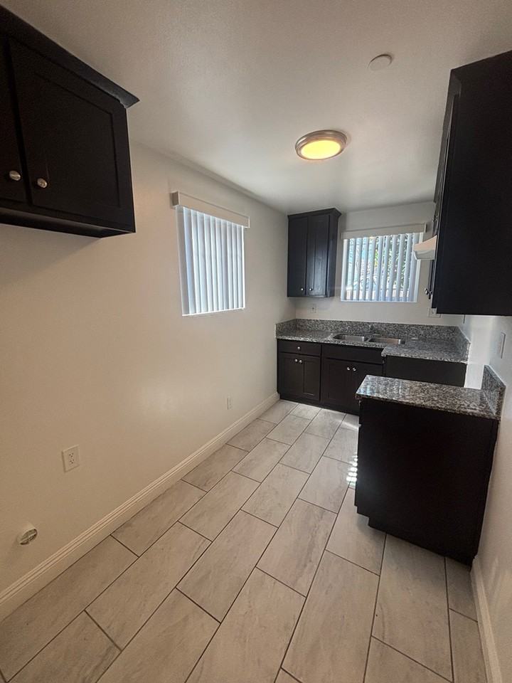 846 West 78th Street - Photo 4 of 15