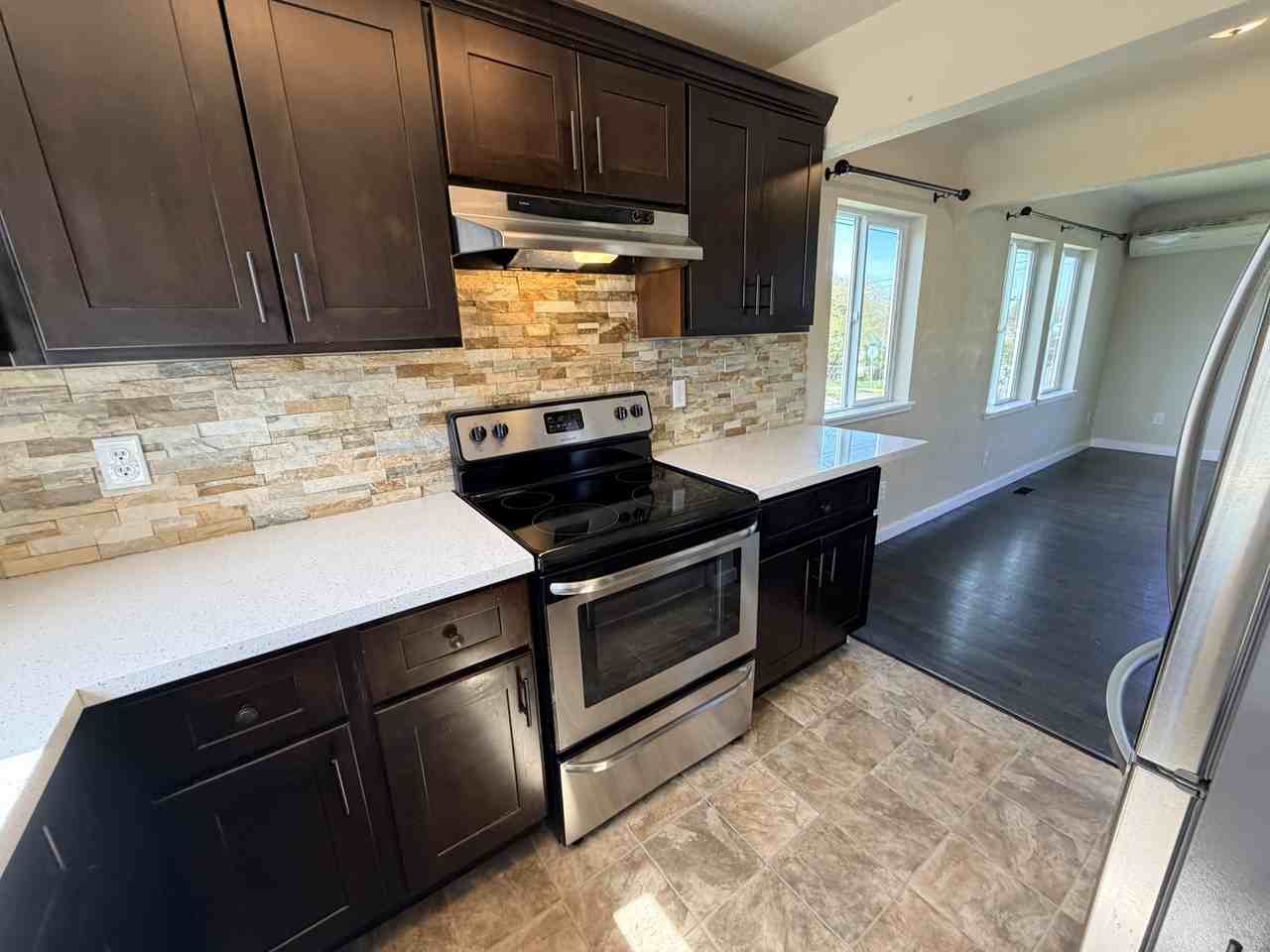 502 East 46th Street - Photo 4 of 27