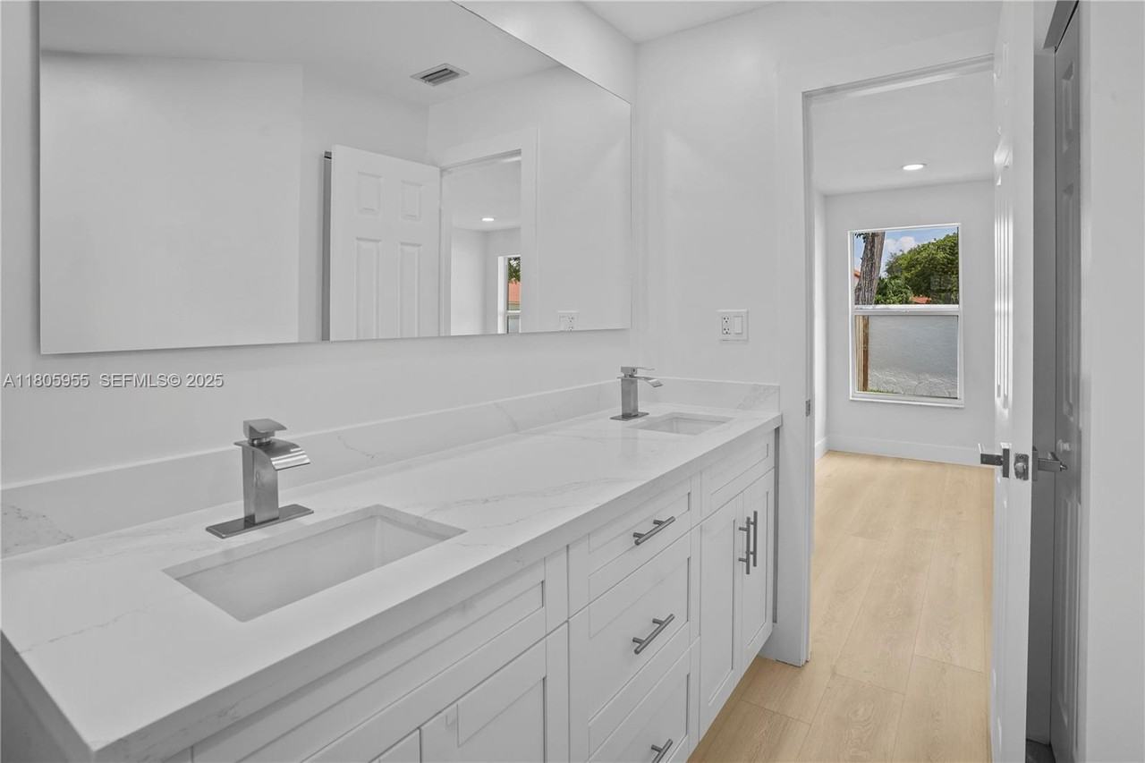 9354 Arborwood Circle #9354 - Photo 4 of 18