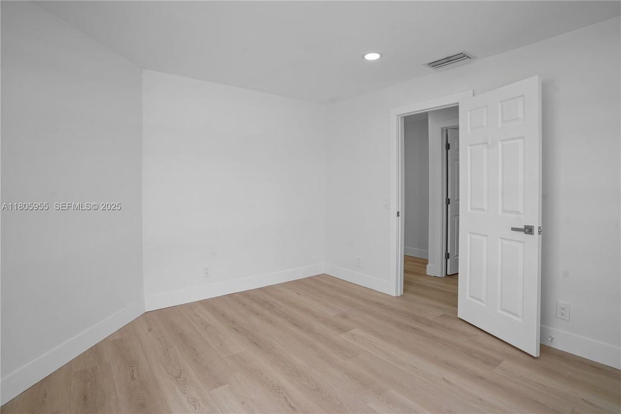 9354 Arborwood Circle #9354 - Photo 6 of 18