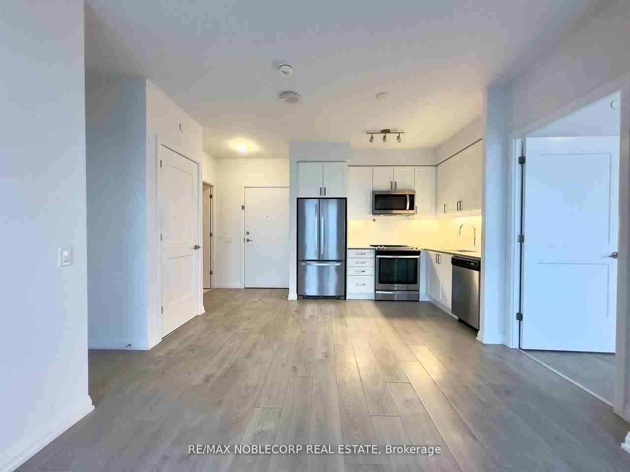 7895 Jane Street - Photo 3 of 11