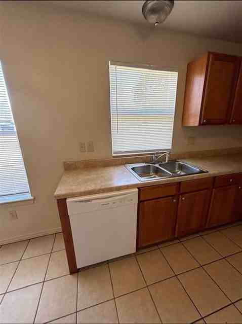 1202 Sw 25th St #B - Photo 7 of 21