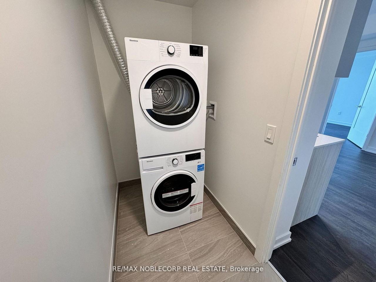 801 The Queensway - Photo 6 of 7