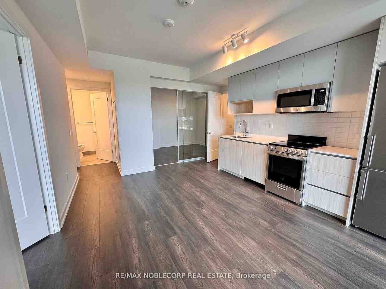 801 The Queensway - Photo 2 of 7