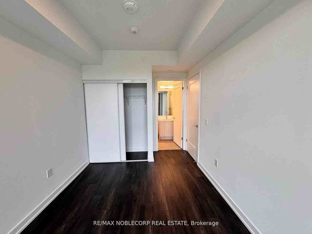 801 The Queensway - Photo 4 of 7