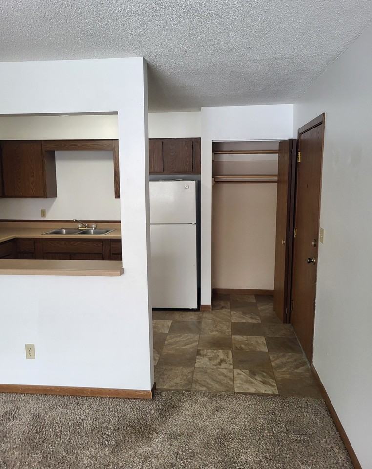 Miltona Apartments - Photo 5 of 10