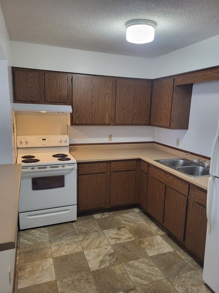 Miltona Apartments - Photo 4 of 10