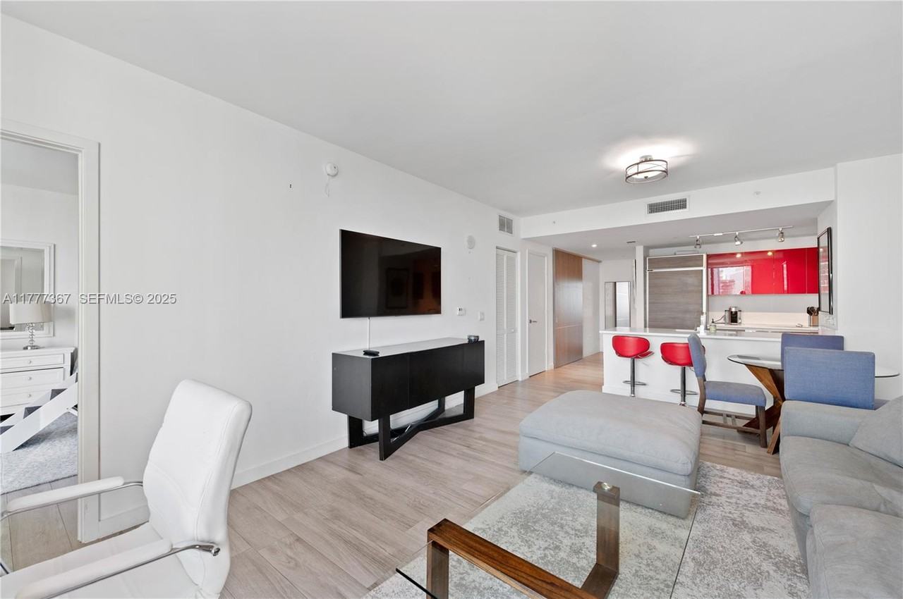 1100 South Miami Avenue #3102 - Photo 5 of 9