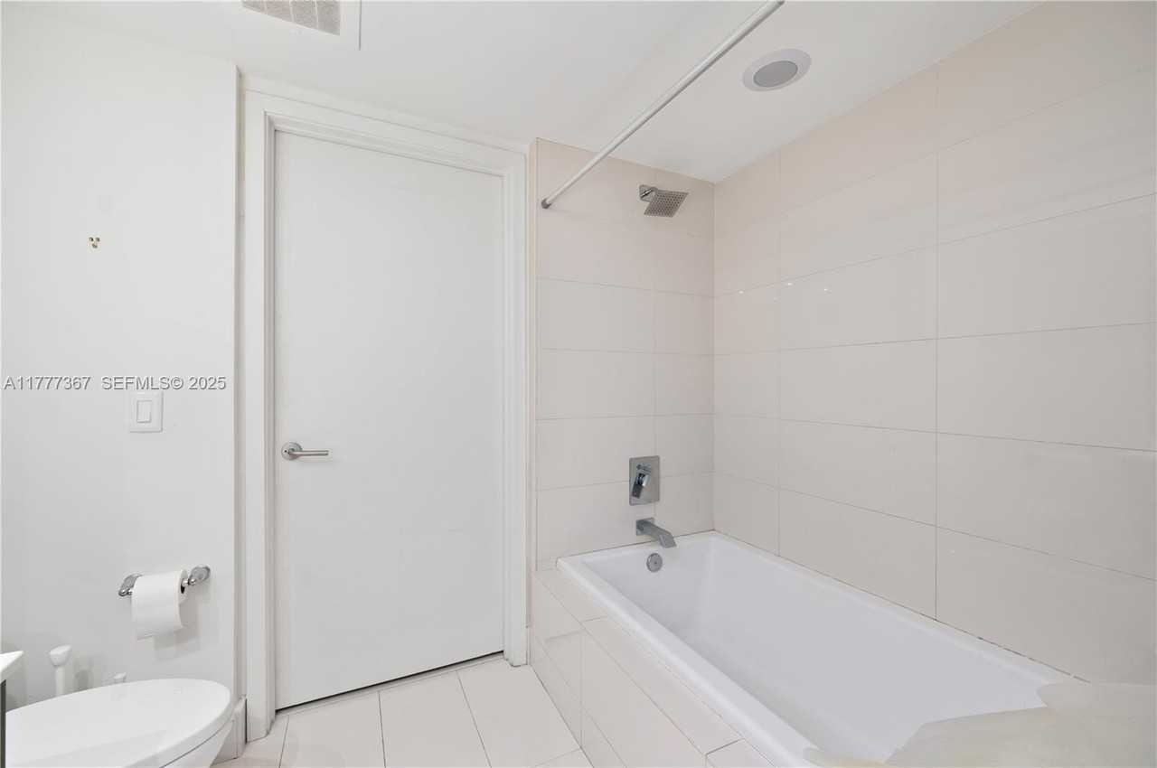 1100 South Miami Avenue #3102 - Photo 7 of 9