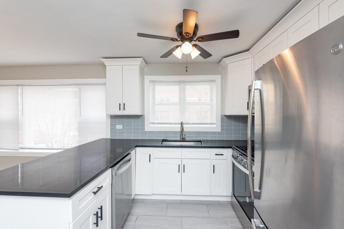 3058 N Kostner Ave #1E - Photo 3 of 17