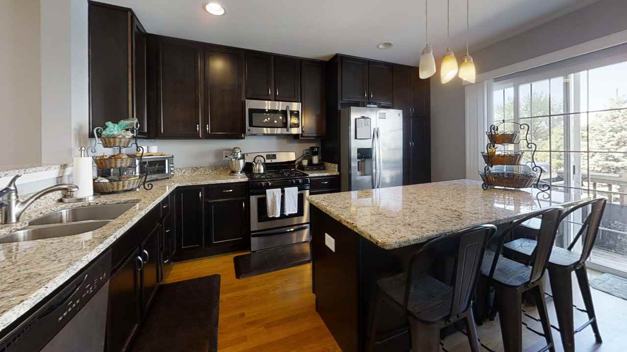 551 George St - Photo 5 of 17