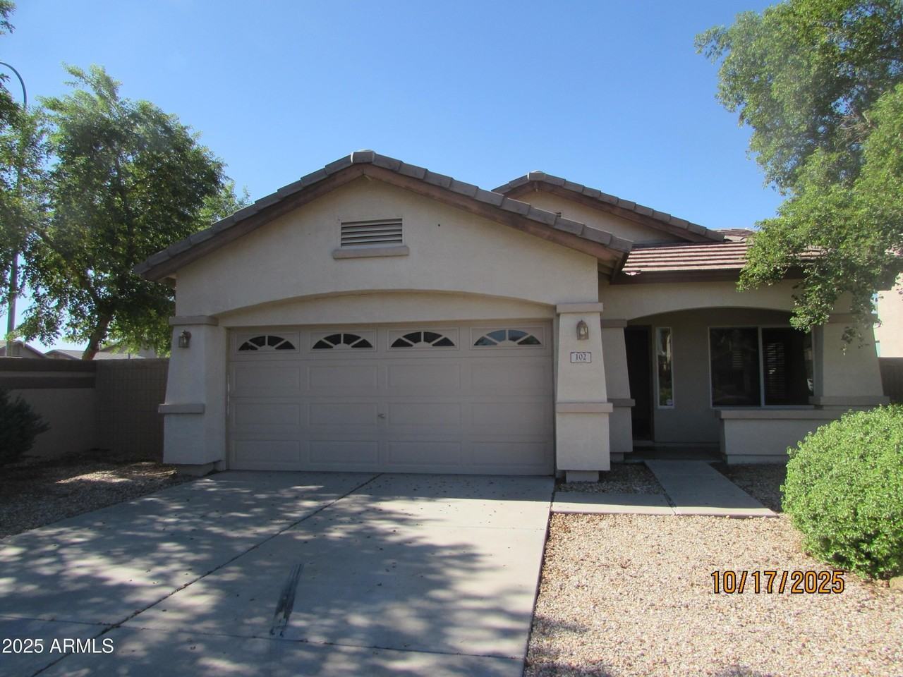 102 N 118th Ave - Photo 2 of 16