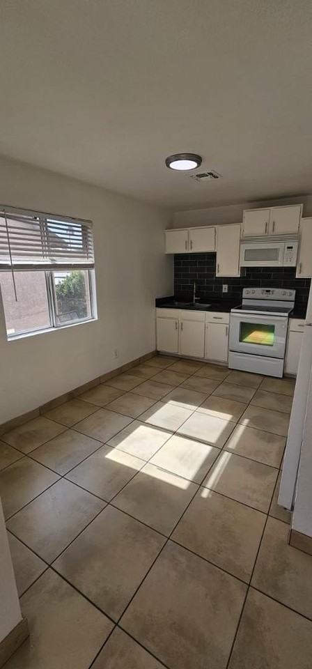 1551 E Christy Dr #6 - Photo 3 of 11