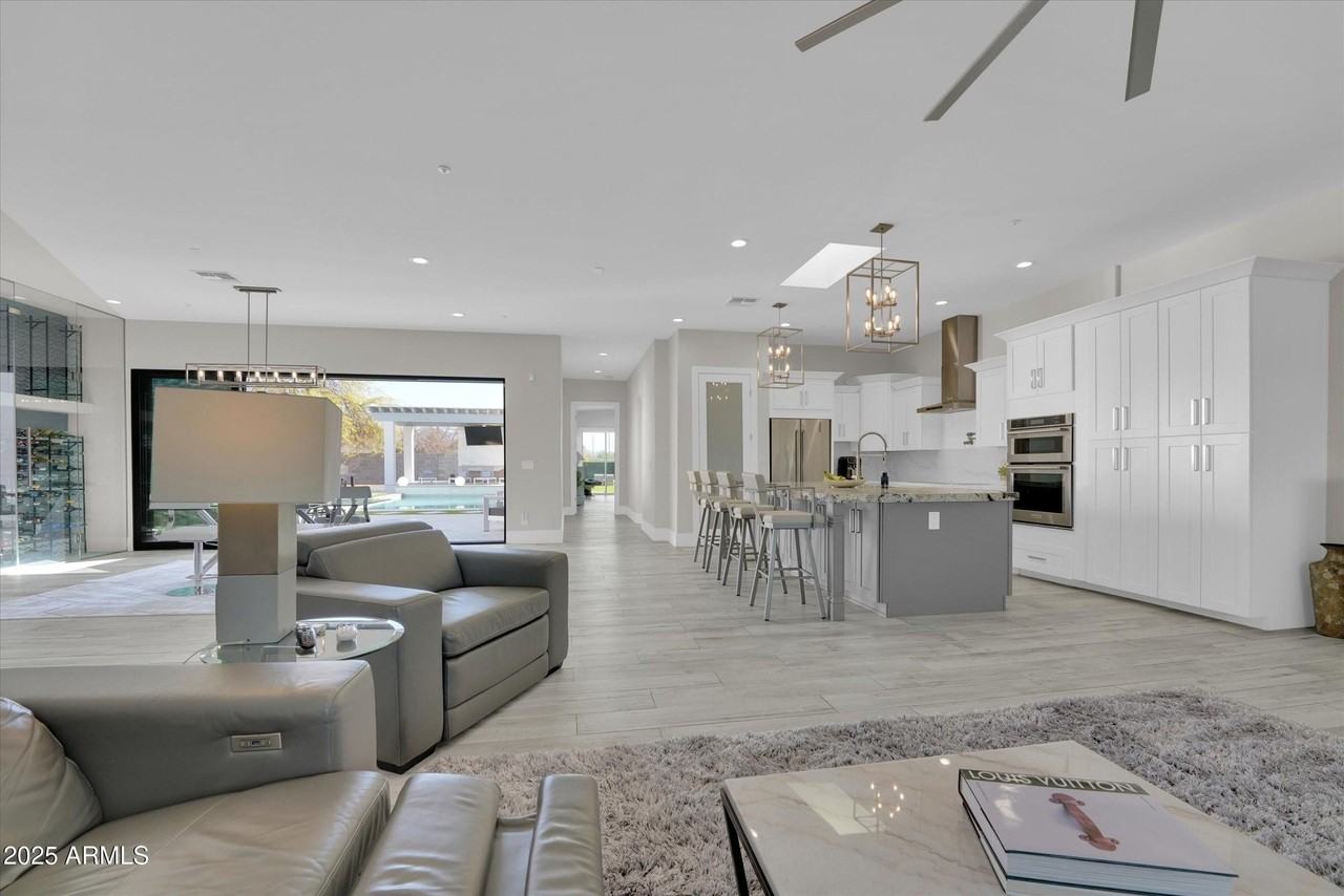 13613 N 76th St - Photo 3 of 49