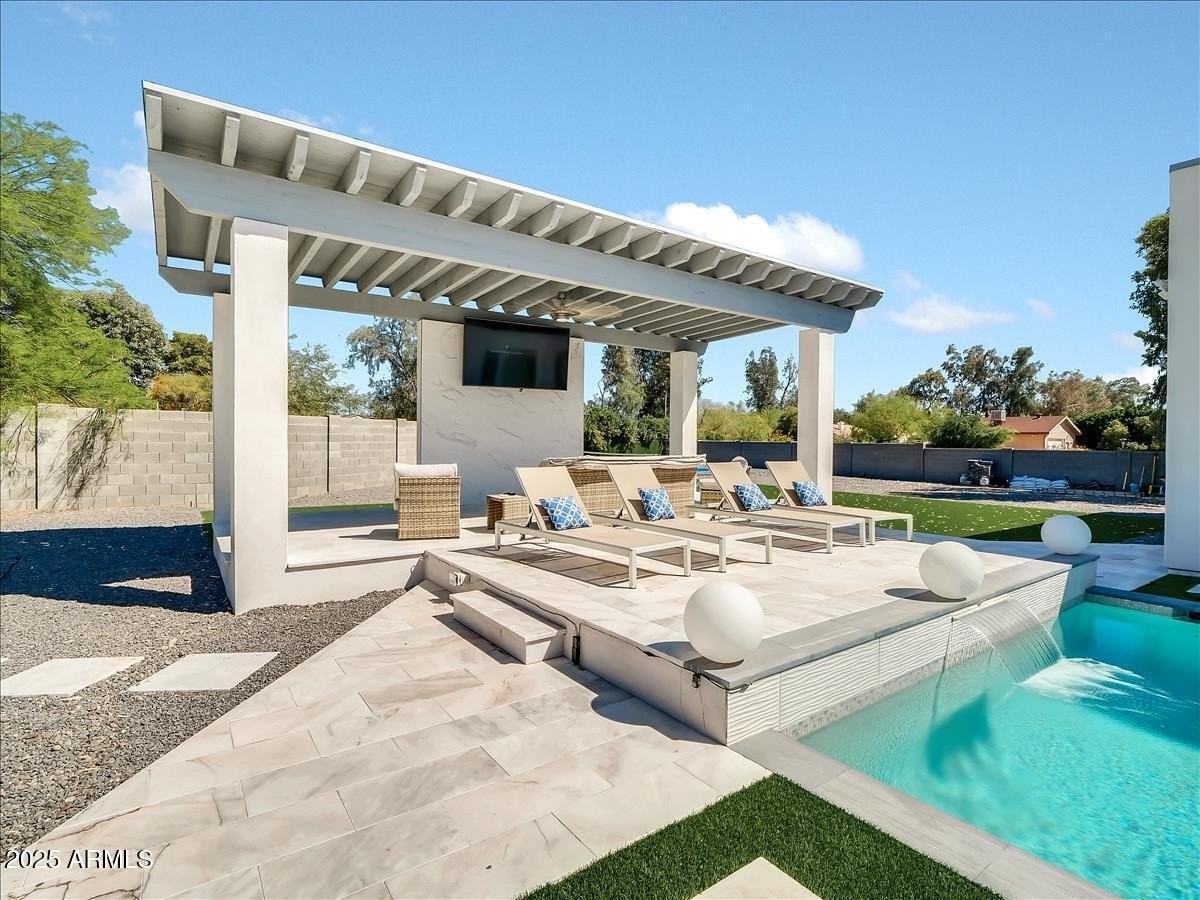 13613 N 76th St - Photo 7 of 49