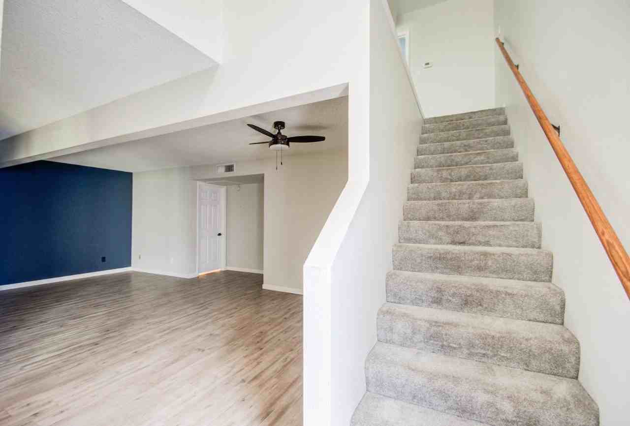 7761 N 19th Dr - Photo 4 of 32