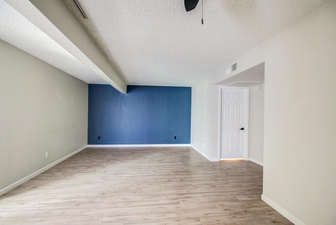 7761 N 19th Dr - Photo 5 of 32