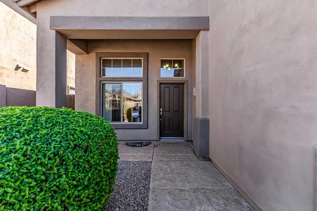 10441 E Hillery Dr - Photo 4 of 50