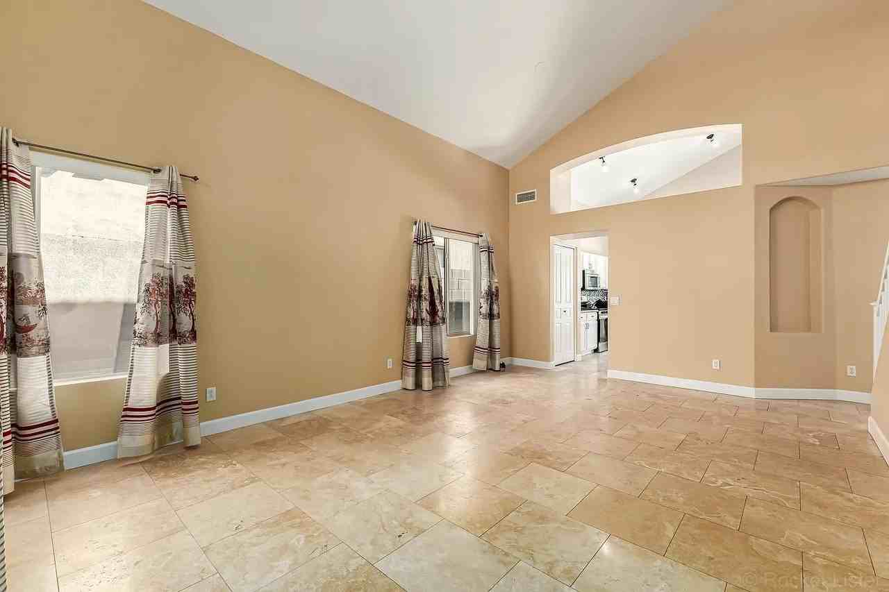 10441 E Hillery Dr - Photo 6 of 50