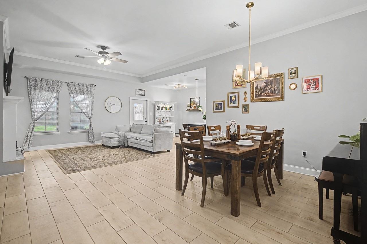 180 Belle Isle Dr - Photo 3 of 11