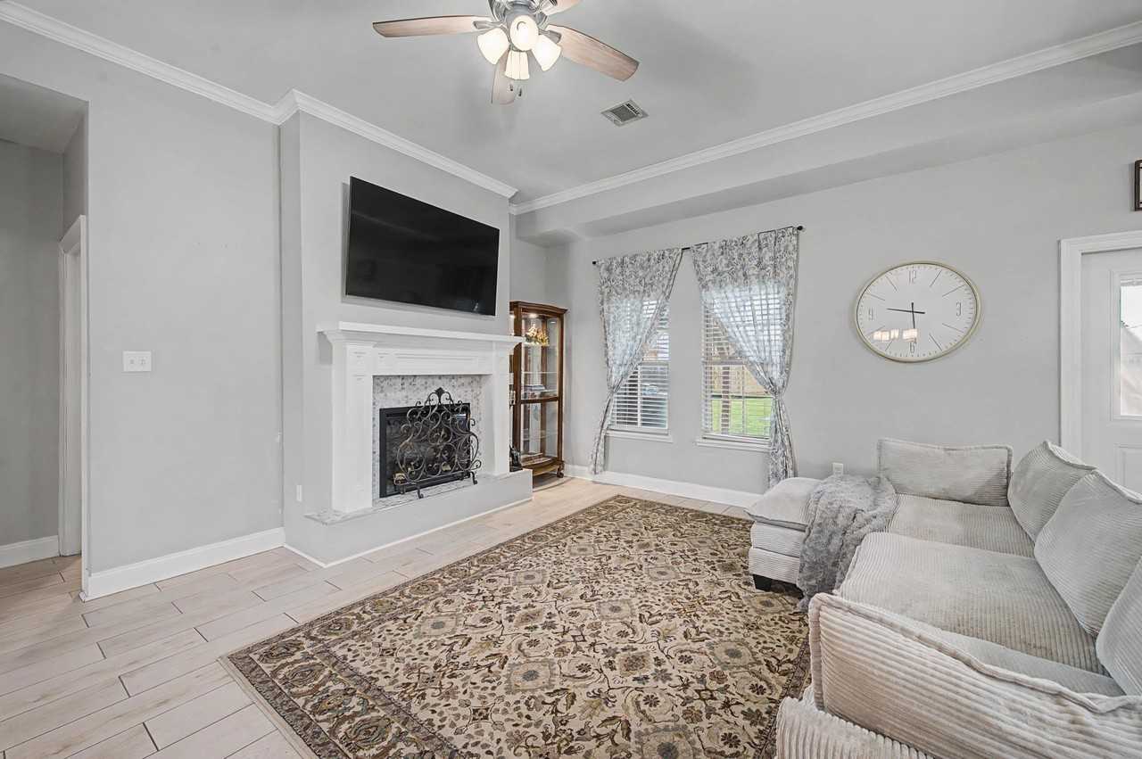 180 Belle Isle Dr - Photo 4 of 11