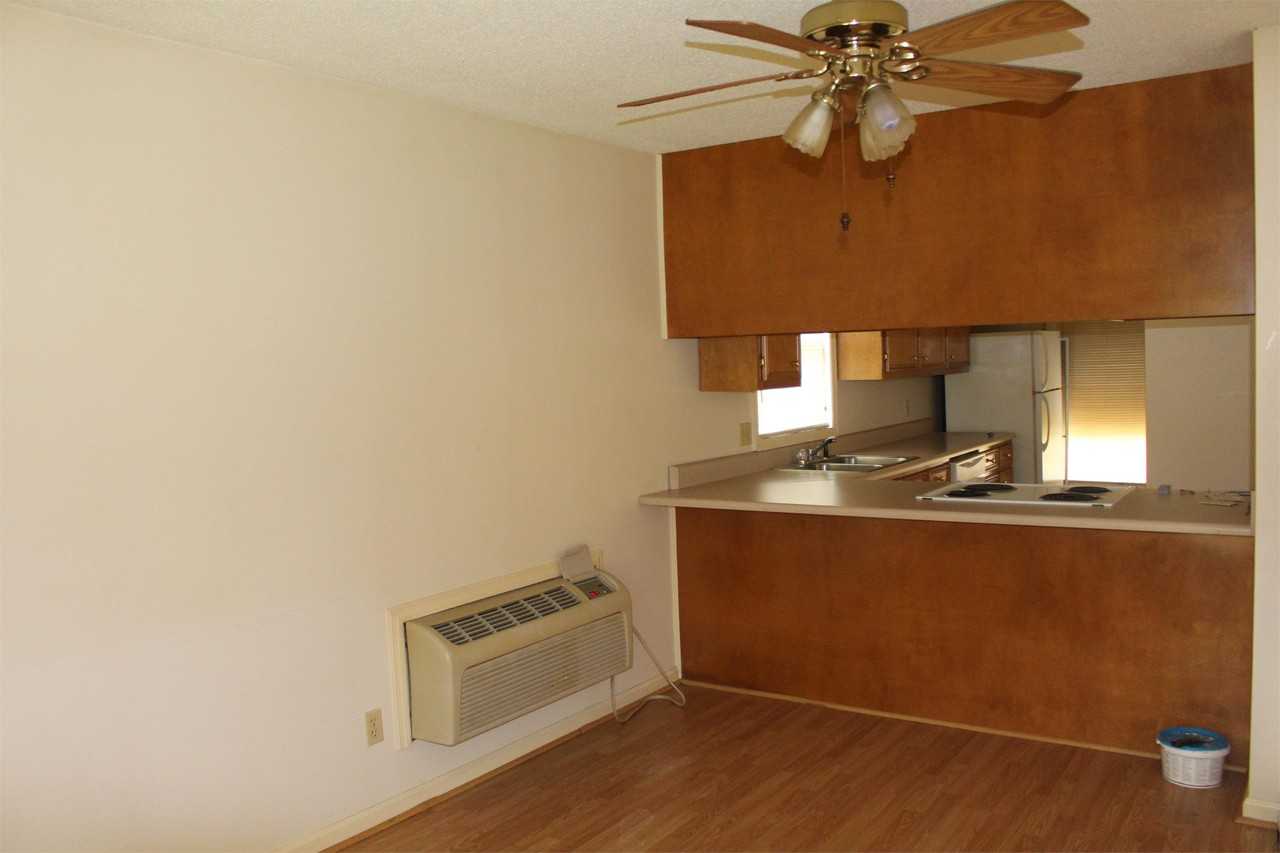 1102 Peachtree Ter #B - Photo 2 of 3